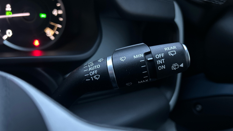 Land Rover Defender 3.0 D250 X-Dynamic SE 90 3dr Auto Diesel Estate